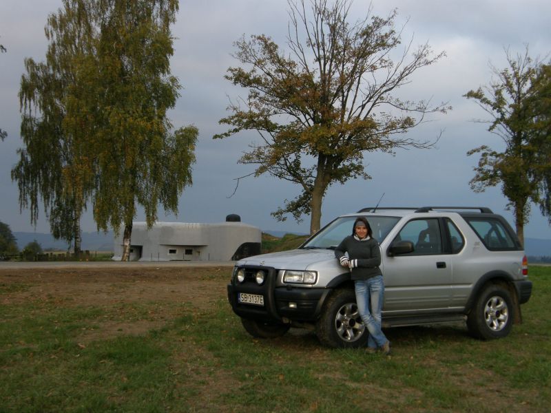 W tle schron K-S Cihelna