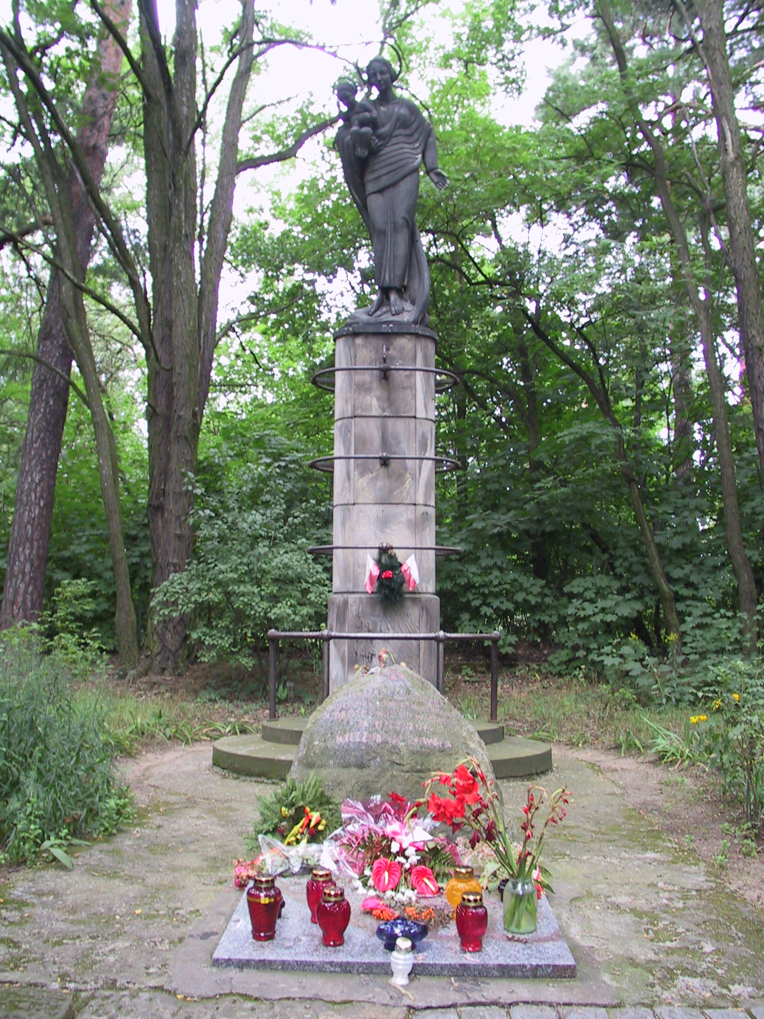 MADONNA Z DZIECIĄTKIEM