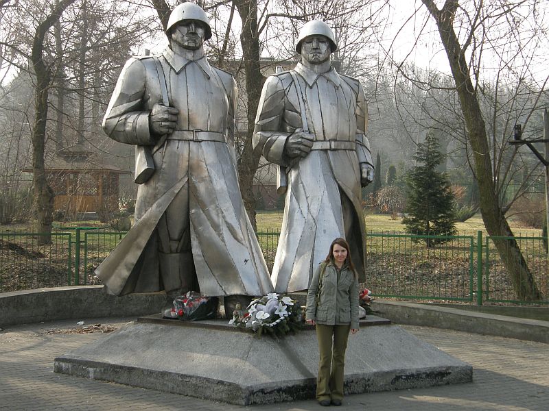 Pomnik w Dąbrowie G.
